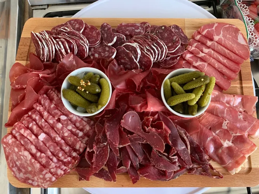 Planche apéritive charcuterie et fromages